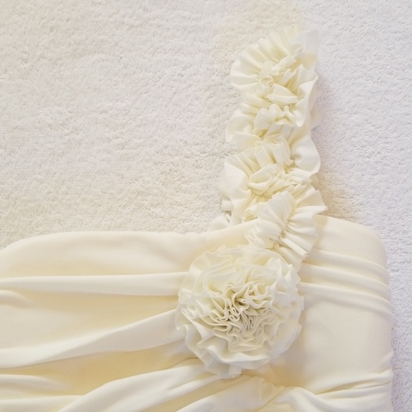 White dress - Picture 3 of 5